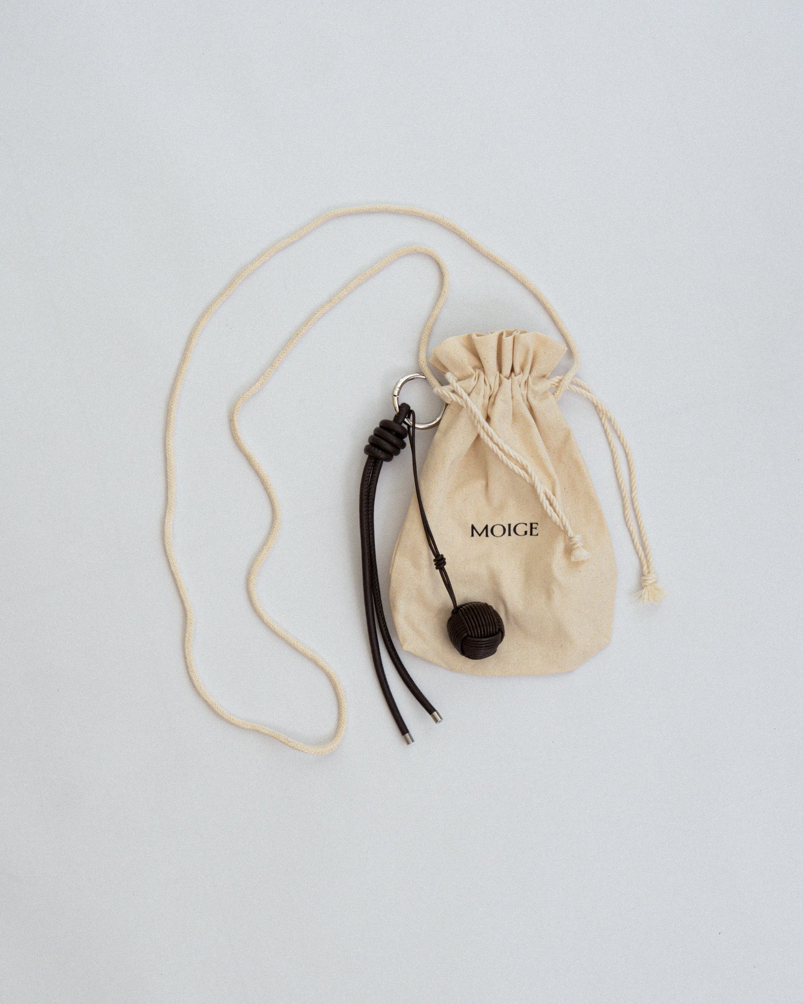 EN charm (dark brown)