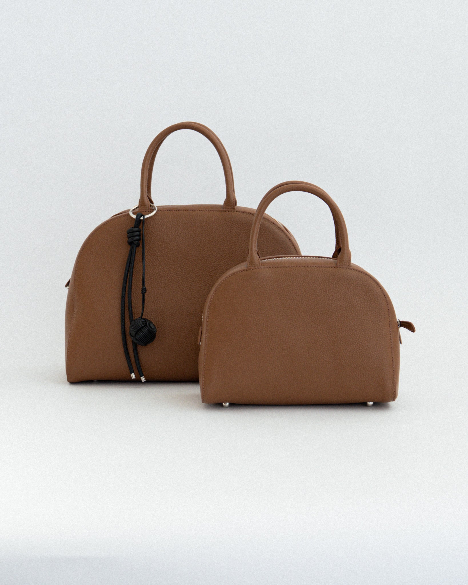 EN charm (black)