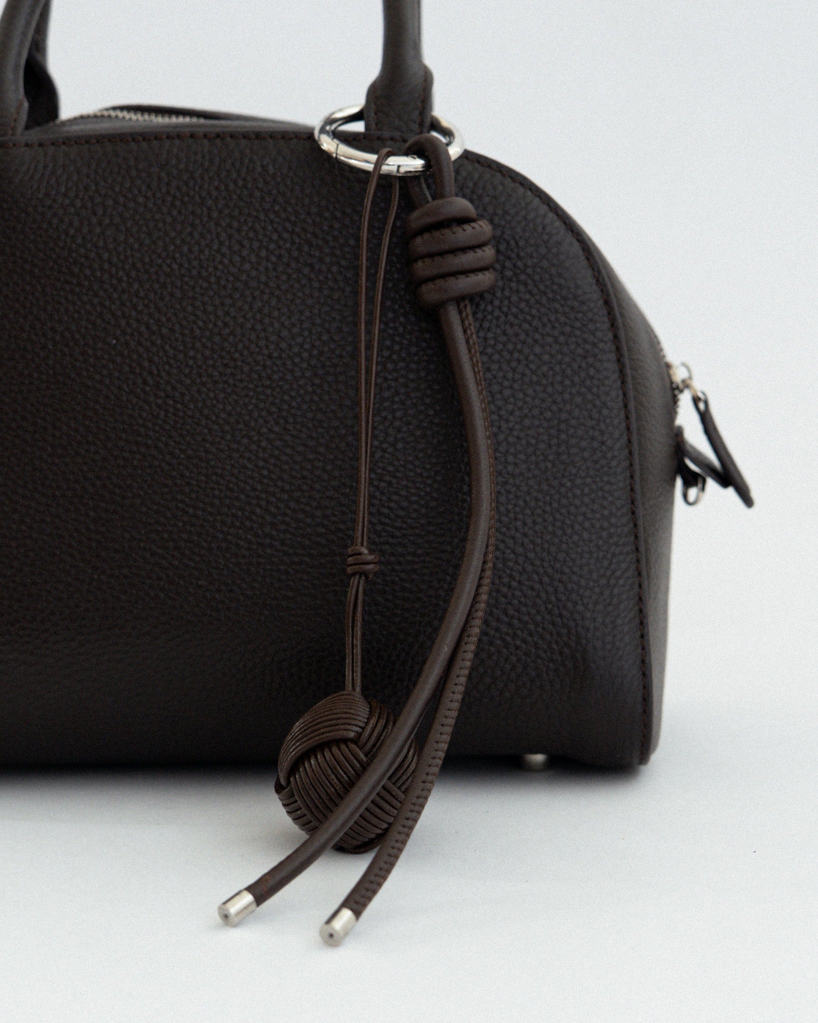 EN charm (dark brown)
