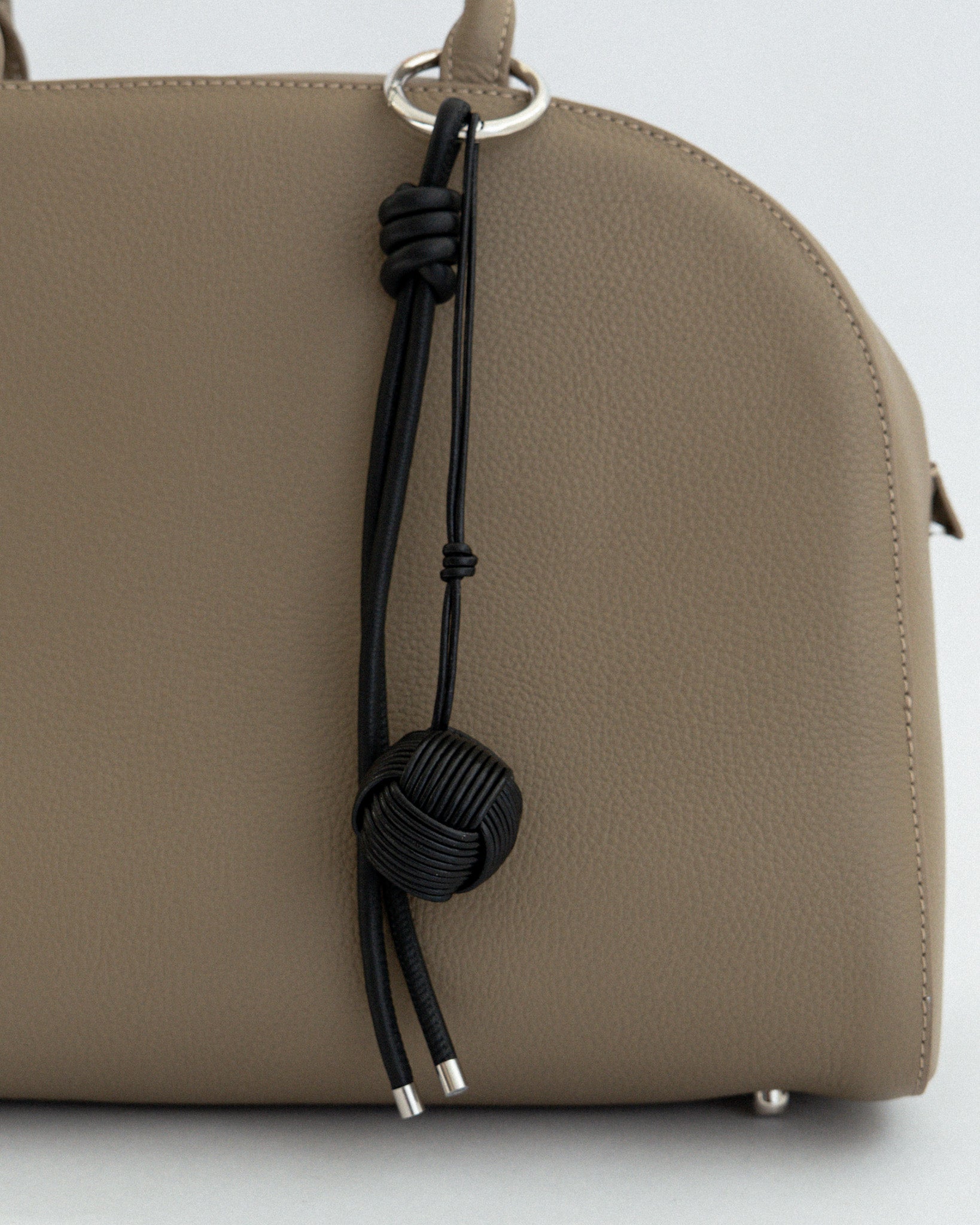 EN charm (black)